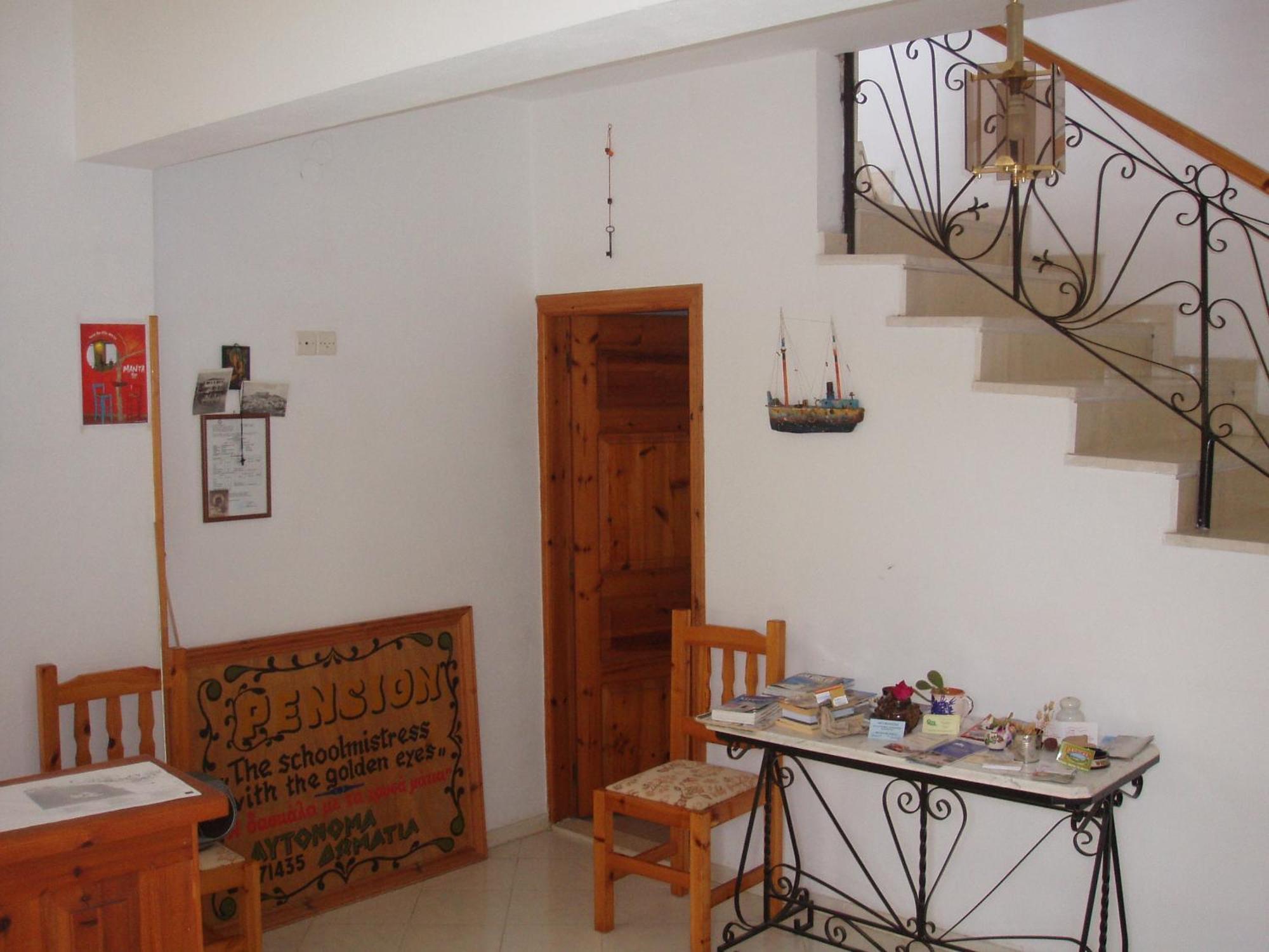 The Schoolmistress With The Golden Eyes, Studios & Rooms 米蒂姆纳 外观 照片